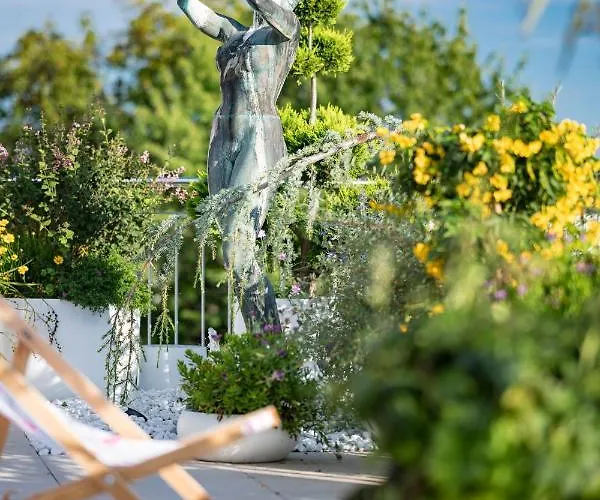 לינה וארוחת בוקר Sehr-fein *